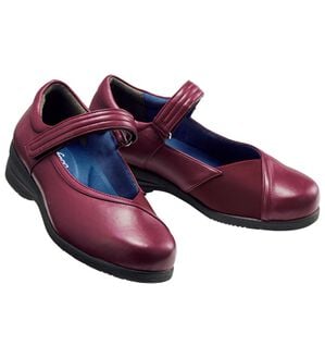 BELLUNA（ベルーナ）の「５Ｅ幅広外反母趾対応の甲ベルトシューズ（パンプス）」｜ワイン