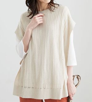 BELLUNA（ベルーナ）の「サイドリボン使いニットベストアンサンブル（アンサンブル）」｜ベージュ