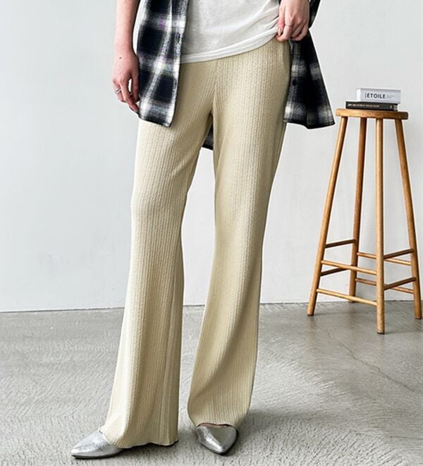 GeeRA（ジーラ）の「セルフカット美脚魅せセミフレアパンツ（フルレングスパンツ）」｜ベージュ