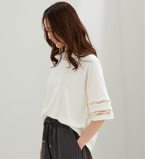 BELLUNA（ベルーナ）の「衿＆袖ハシゴレース使いプルオーバー（カットソー）」｜詳細画像