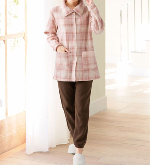 LAVIENNE（ラヴィエンヌ）の「【首元までぬくぬく】ソフトでかるぽかフリースハイネックパジャマ（パジャマ・ルームウェア）」｜詳細画像