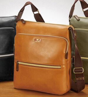 「＜ゴールデンベア＞卓越した手ざわり人工皮革のショルダー（メンズショルダーバッグ）」｜キャメル