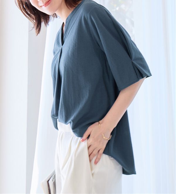 alotta（アロッタ）の「【接触冷感】スキッパータック袖ブラウスカットソー（カットソー）」｜詳細画像