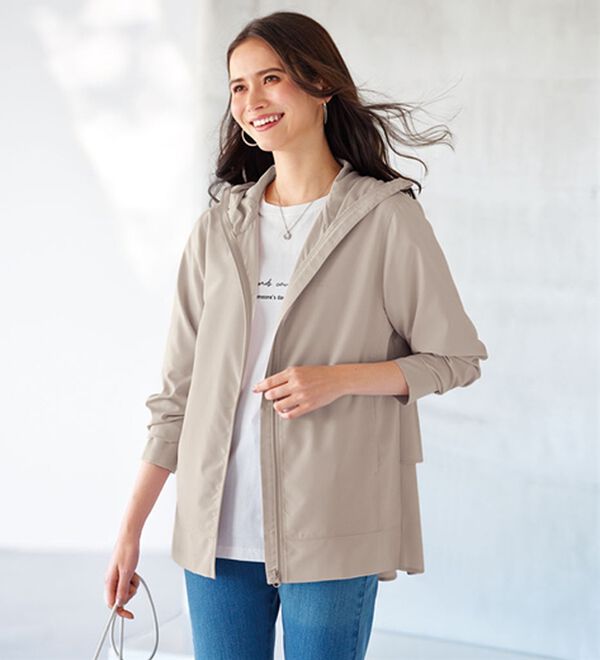 BELLUNA（ベルーナ）の「ＵＶ対策！はっ水軽量バックフレアパーカー（パーカー）」｜グレージュ