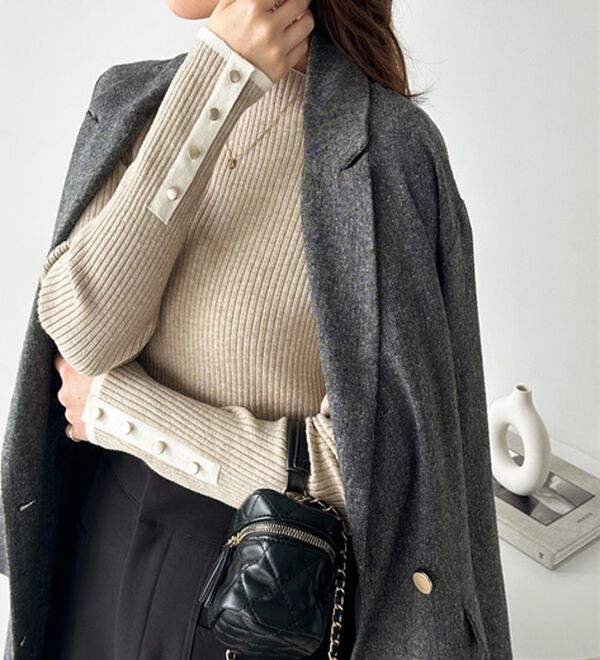 GeeRA（ジーラ）の「袖口ボタン配色ボートネックリブニット（ニット・セーター）」｜詳細画像