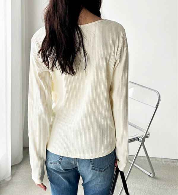 GeeRA（ジーラ）の「メニーボタンランダムリブトップス（カットソー）」｜詳細画像