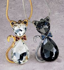 BELLUNA（ベルーナ）の「きらきら猫モチーフペンダント（ネックレス・ペンダント）」