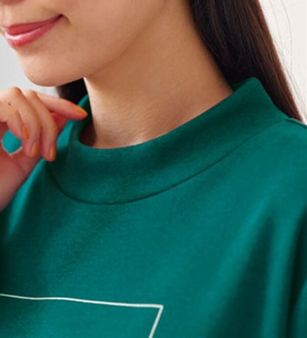 BELLUNA（ベルーナ）の「まるで着る毛布！静電防止付裏ファーロゴプルオーバー（カットソー）」｜詳細画像