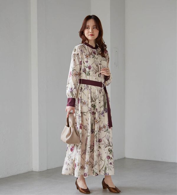 専用　花柄シャツワンピース 半袖 クリーム色 専用 花柄シャツワンピース 半袖 クリーム色 レトロフラワー