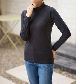 LAVIENNE（ラヴィエンヌ）の「【うす・軽・温】綿１００％吸湿発熱あったかタートルネックインナー（肌着・インナーウェア）」｜ブラック