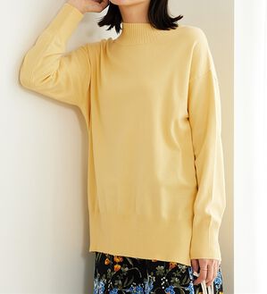 BELLUNA（ベルーナ）の「もちもち素材ハイネックニットプルオーバー（ニット・セーター）」｜イエロー