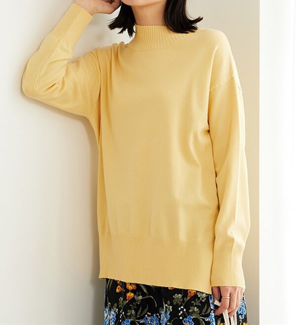 BELLUNA（ベルーナ）の「もちもち素材ハイネックニットプルオーバー（ニット・セーター）」｜イエロー