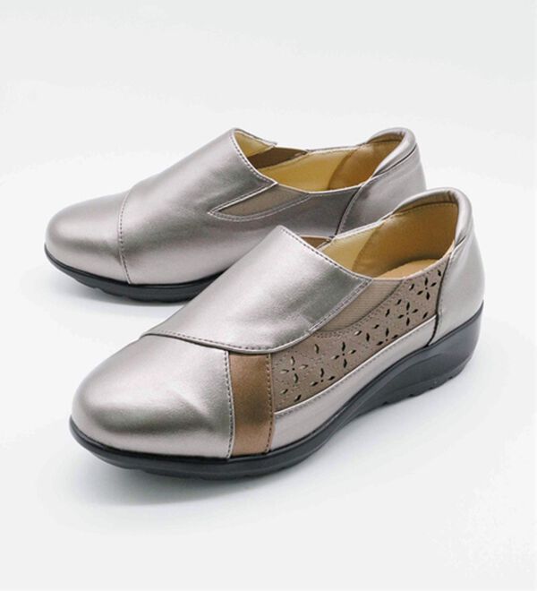 BELLUNA（ベルーナ）の「５Ｅカットワーク切替スリッポンシューズ（スリッポン）」｜詳細画像