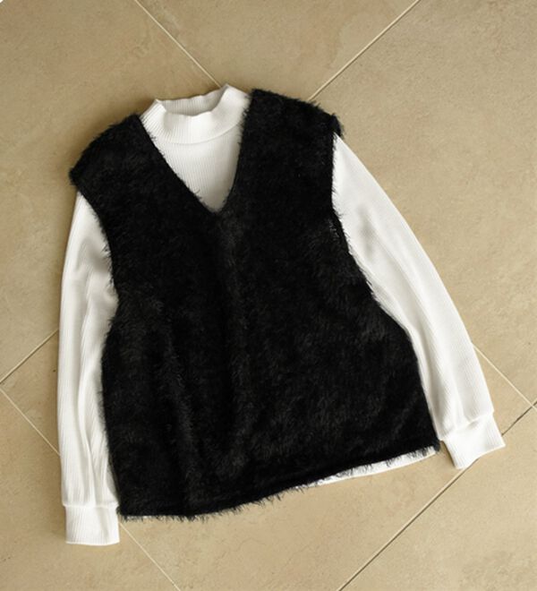 BELLUNA（ベルーナ）の「上品シャギー素材ベストアンサンブル（アンサンブル）」｜黒系