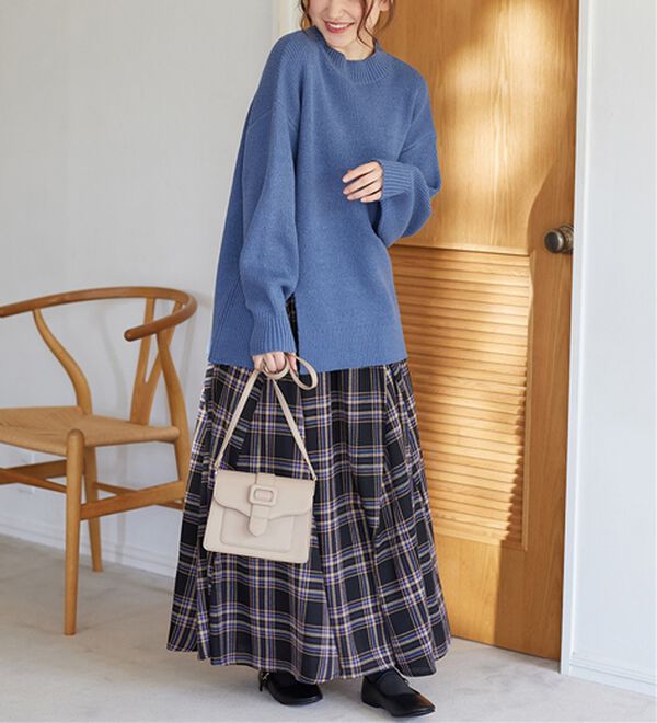 Viola e Viola（ヴィオラ エ ヴィオラ）の「【毛玉になりにくい・静電気防止】サイドスリットハイネックニット（ニット・セーター）」｜詳細画像