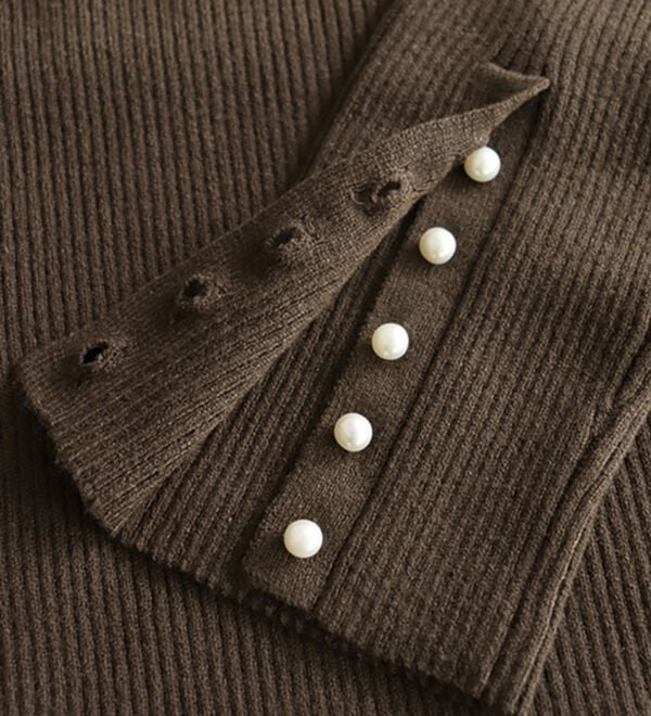 Pierrot（ピエロ）の「【選べるネック】もっちり袖パールニット（ニット・セーター）」｜詳細画像