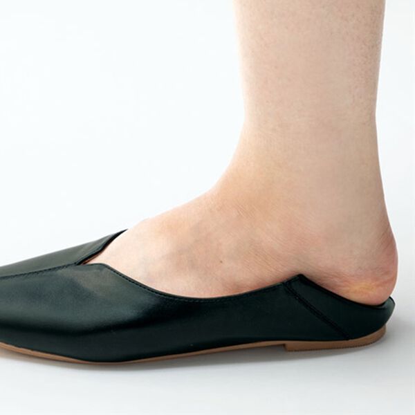 BELLUNA（ベルーナ）の「美ラインカッティングチラリ花柄パンプス（パンプス）」｜詳細画像