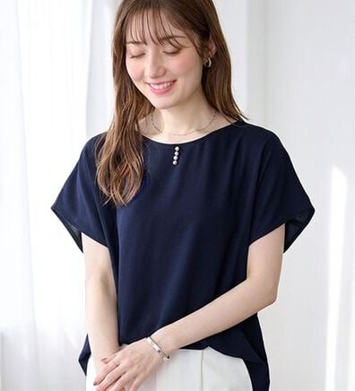alotta（アロッタ）の「【接触冷感】パール調ボタンデザインブラウス（ブラウス）」