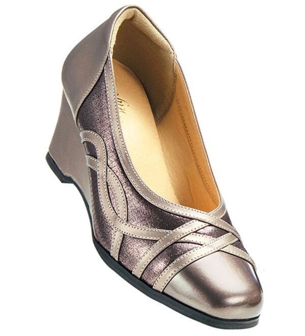 BELLUNA（ベルーナ）の「４Ｅエレガンス切替パンプス（パンプス）」｜詳細画像