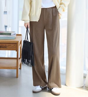 Viola e Viola（ヴィオラ エ ヴィオラ）の「毛布のような温かさ　楽ぽか裏ファーストレートパンツ（フルレングスパンツ）」｜モカ／ストレート