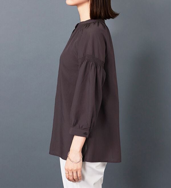 BELLUNA（ベルーナ）の「ビンテージ素材シャーリング使いブラウス（チュニック）」｜詳細画像