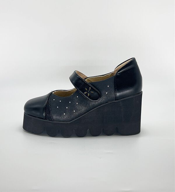 BELLUNA（ベルーナ）の「４Ｅ異素材使い甲ベルト付美脚シューズ（パンプス）」｜詳細画像