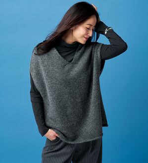 BELLUNA（ベルーナ）の「ふんわりヤクタッチゆったりニットベスト（ベスト）」｜チャコール