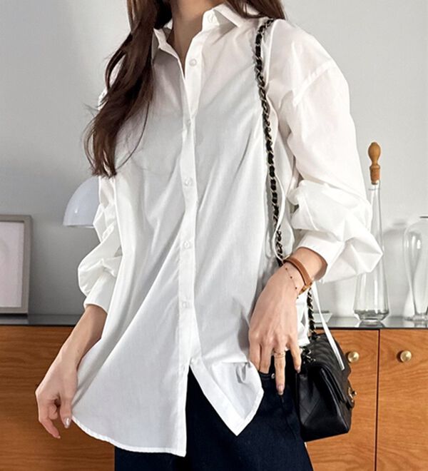 GeeRA（ジーラ）の「バックギャザー＆リボンデザインシャツ（シャツ）」｜詳細画像