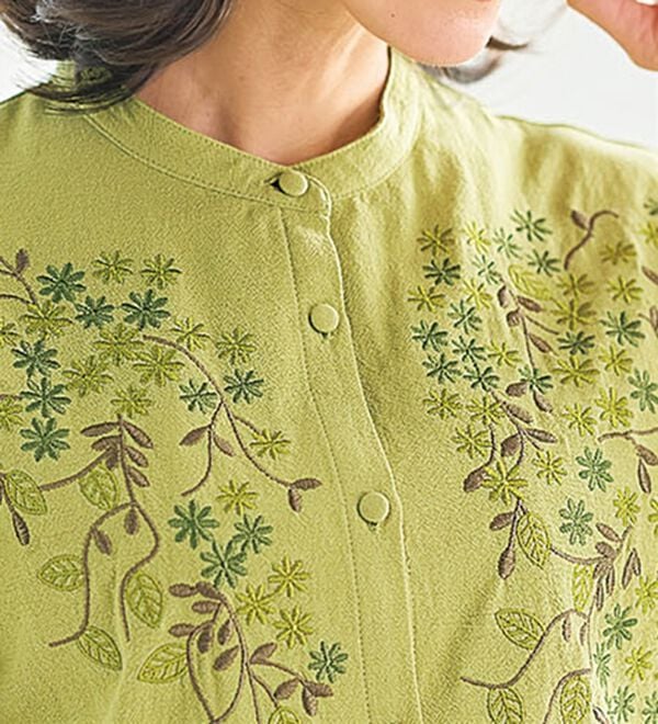 BELLUNA（ベルーナ）の「真夏に映えるシアー使い刺しゅうブラウス（ブラウス）」｜詳細画像