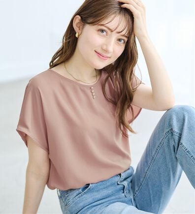 alotta（アロッタ）の「【接触冷感】パール調ボタンデザインブラウス（ブラウス）」