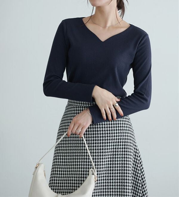 Pierrot（ピエロ）の「【ネックが選べる】テレコリブカットソー（カットソー）」｜詳細画像