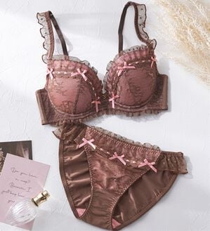 YU'NOW（ユナウ）の「ぷるるん谷間のノンワイヤーブラ＆ショーツ（ブラジャー＆ショーツセット）」｜ブラウン系その他