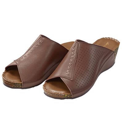 BELLUNA（ベルーナ）の「牛革柔らかフットベットウェッジサンダル（サンダル・ミュール）」