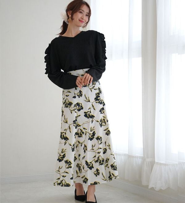 A HAPPY MARILYN（アハッピーマリリン）の「【Ｌ～６Ｌ】【ＭａｒｉｌｙｎＳｗｅｅｔ】体型別フェミニン 肩フリルＶネックカットプルオーバー（カットソー）」｜詳細画像