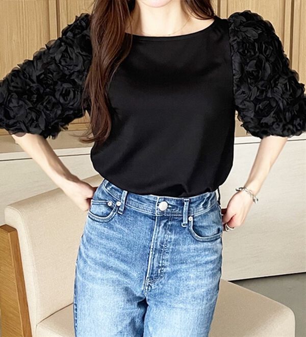 GeeRA（ジーラ）の「【YOUING.】フラワーモチーフ半袖トップス（カットソー）」｜詳細画像