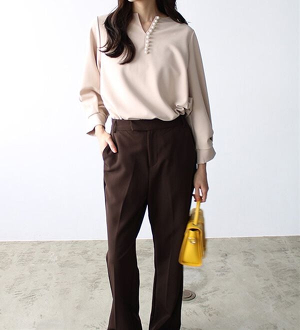 GeeRA（ジーラ）の「パール調ビーズ付キーネックブラウス（ブラウス）」｜詳細画像