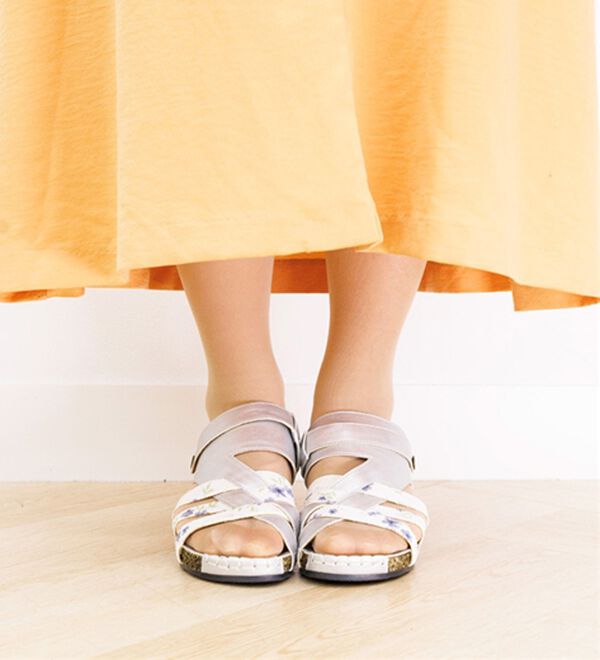 BELLUNA（ベルーナ）の「【３Ｅ／４Ｅ選べる】フットベットウェッジサンダル（サンダル・ミュール）」｜詳細画像