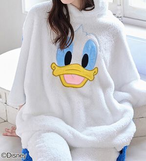 BELLUNA（ベルーナ）の「＜Ｄｉｓｎｅｙ＞【ドナルドダック】両面ボアポンチョ（パジャマ・ルームウェア）」｜詳細画像