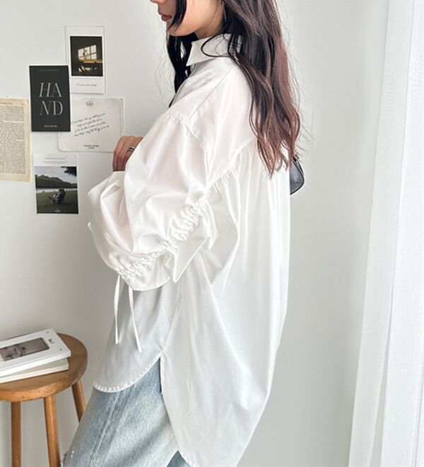 GeeRA（ジーラ）の「バックギャザー＆リボンデザインシャツ（シャツ）」｜詳細画像