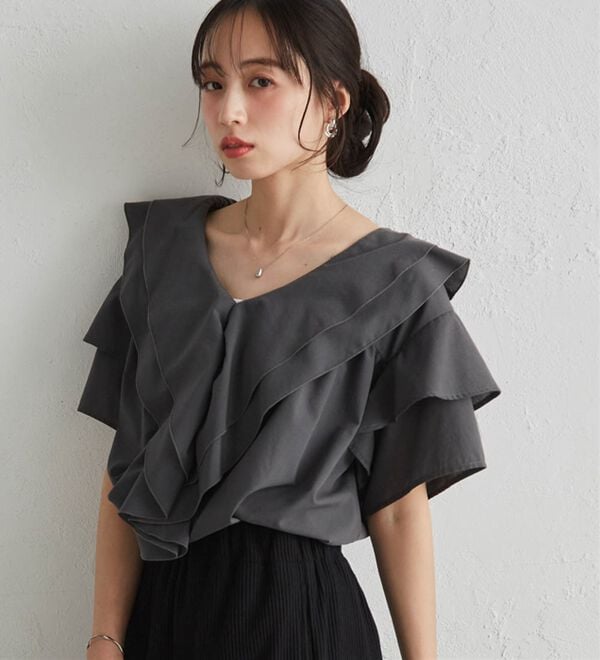 RANAN（ラナン）の「ビッグカラーフリルハーフスリーブブラウス（シャツ）」｜詳細画像