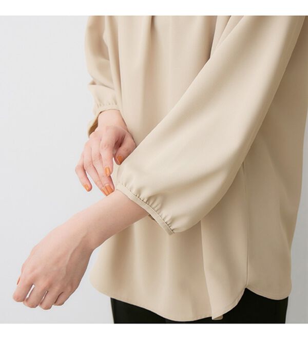 Viola e Viola（ヴィオラ エ ヴィオラ）の「【多機能付】ふんわり袖プチハイギャザーブラウス（ブラウス）」｜詳細画像