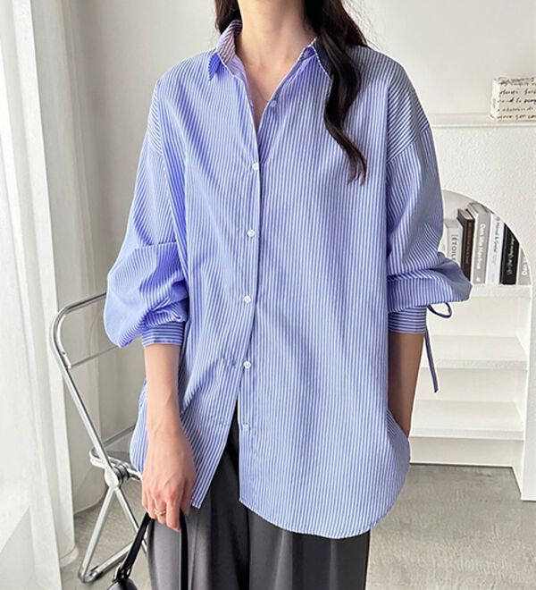 GeeRA（ジーラ）の「バックギャザー＆リボンデザインシャツ（シャツ）」｜詳細画像