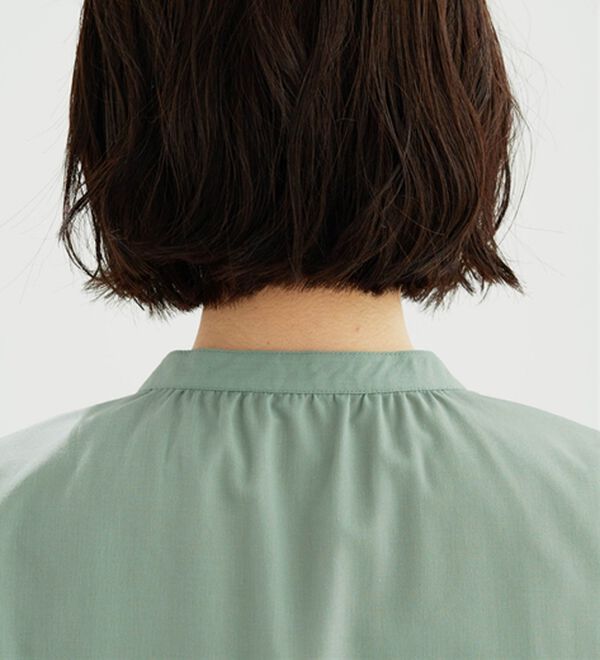BELLUNA（ベルーナ）の「ギャザー使いバンドカラーブラウス（ブラウス）」｜詳細画像