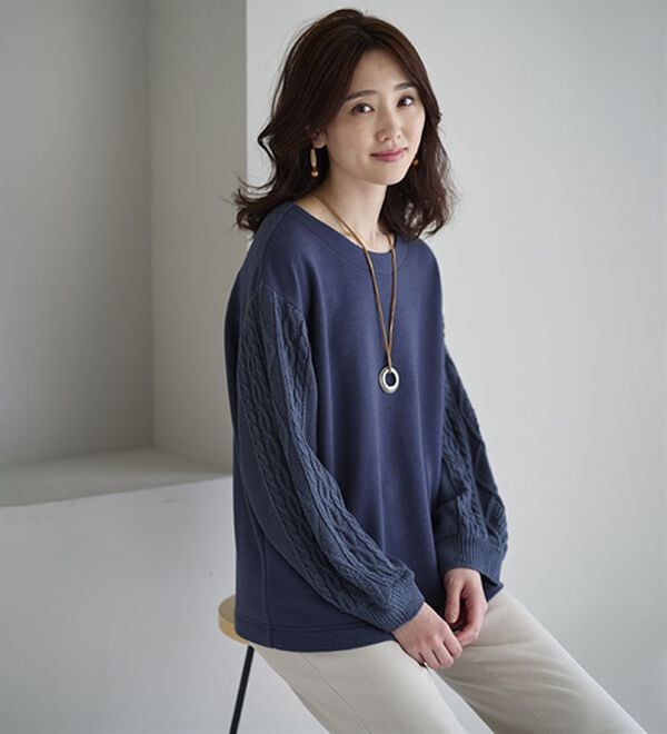 BELLUNA（ベルーナ）の「ケーブルニット使い裏起毛トレーナー（トレーナー・スウェット）」｜詳細画像