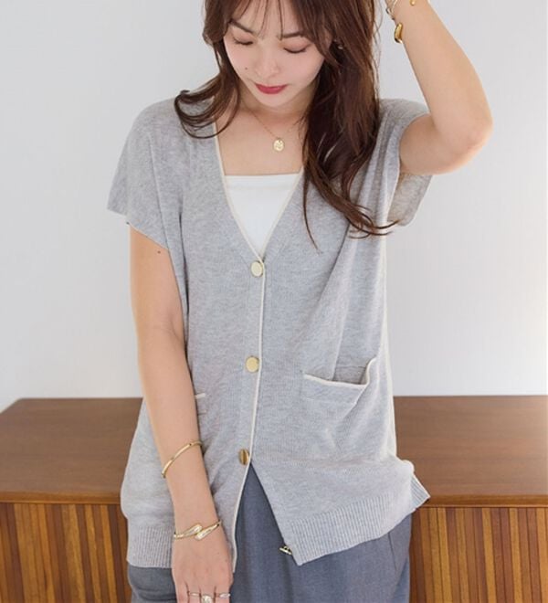 alotta（アロッタ）の「ライン使いゴールドボタン半袖カーデ（その他カーディガン）」｜詳細画像