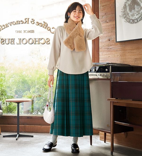 BELLUNA（ベルーナ）の「なめらかウール調タックデザインスカート（ロングスカート）」｜詳細画像
