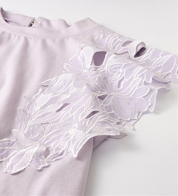 alotta（アロッタ）の「袖刺しゅうカットソー（カットソー）」｜詳細画像