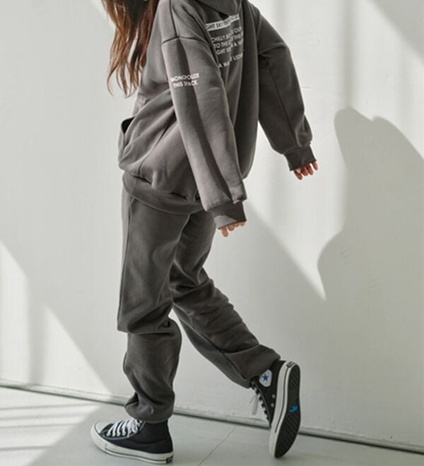 YU'NOW（ユナウ）の「【２点セット】ゆるシルエットロゴパーカー＆パンツ（裏起毛）（パジャマ・ルームウェア）」｜詳細画像