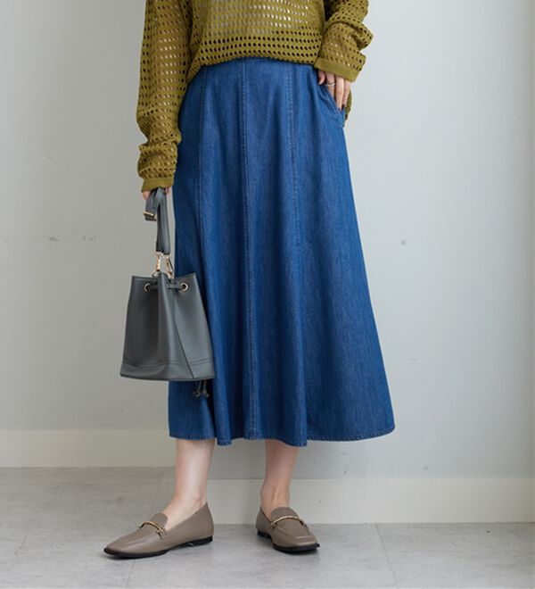 BELLUNA（ベルーナ）の「やわらかデニム素材フレアースカート（ロングスカート）」｜ブルー