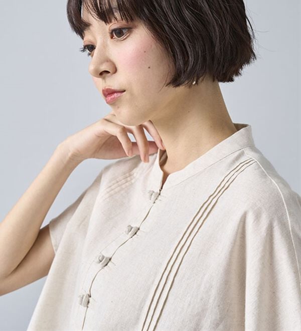 BELLUNA（ベルーナ）の「＜＆ｃｏｃｏｃｈｉ＞綿麻素材チャイナボタンゆったりブラウス（ブラウス）」｜詳細画像